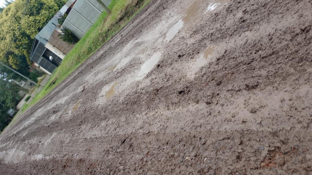 Tierra de nadie: calle San Sebastián reclama a Funes y Roldán por el estado de la traza